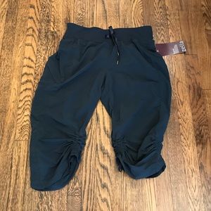 NWT Zella Navy Adjustable Cinched Athletic Capris